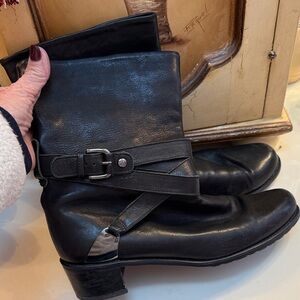 Stuart Weitzman Black Leather Ankle Boots 1 1/2” heel super stylish and comfy